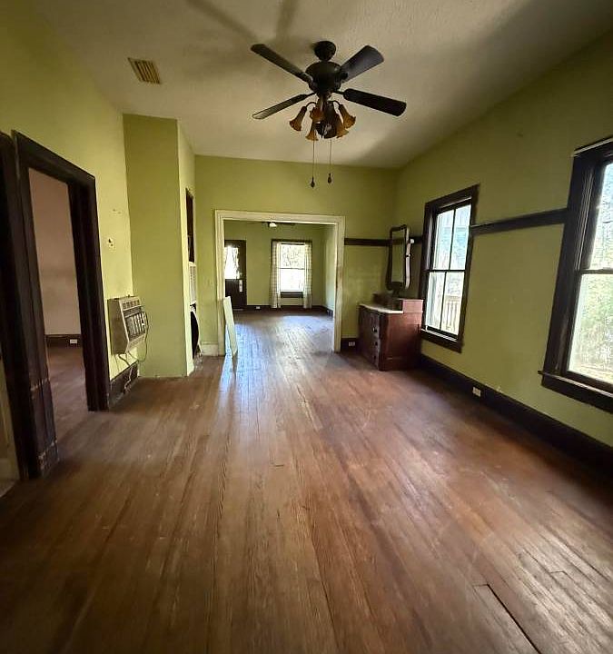 2nd image of 1321 River St