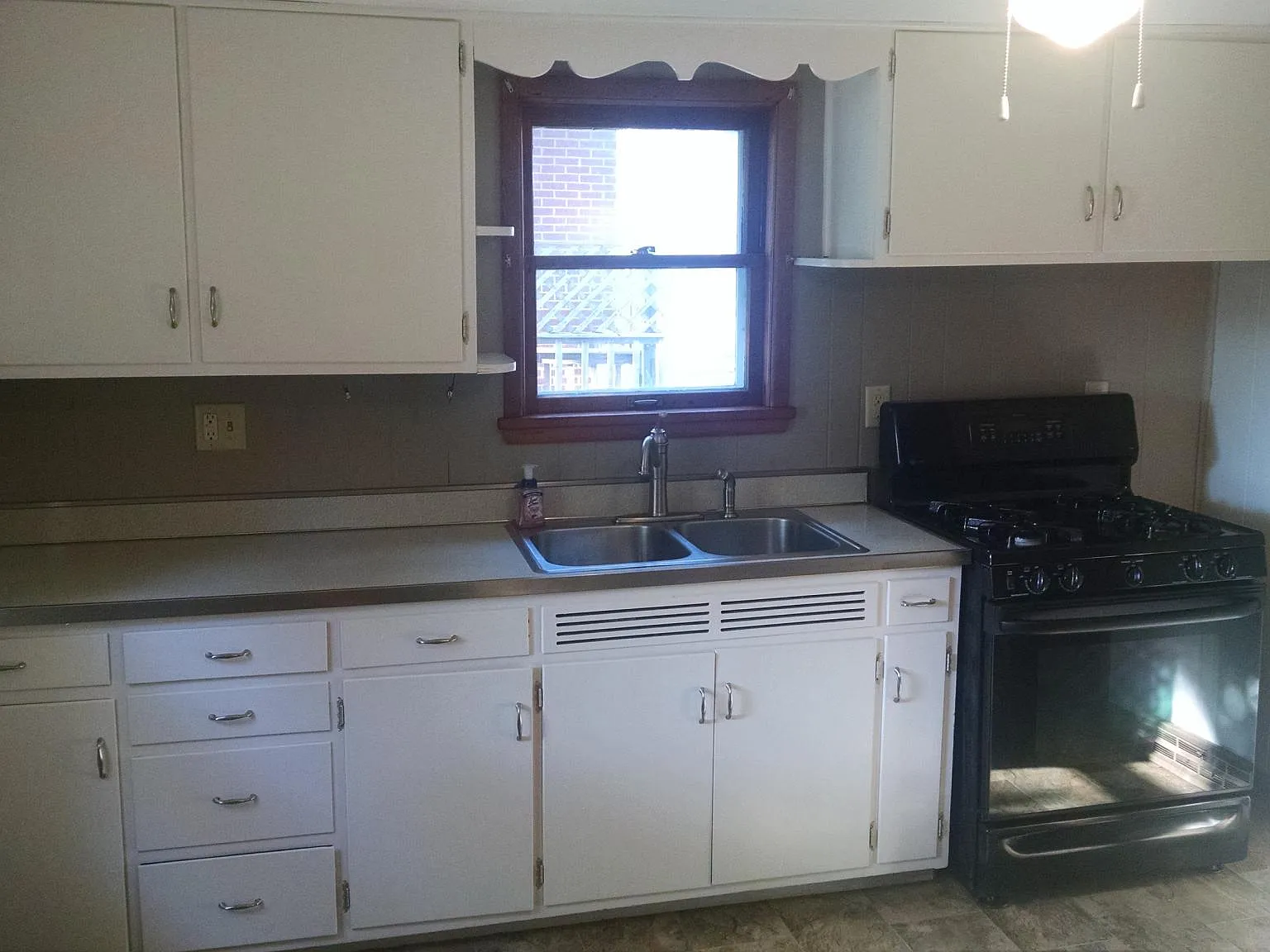 2 bed, 1.5 bath, 1000 sqft, $900 — Photo 1