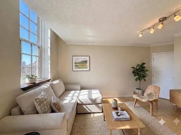 106 13th St APT 330, Charlestown, MA 02129