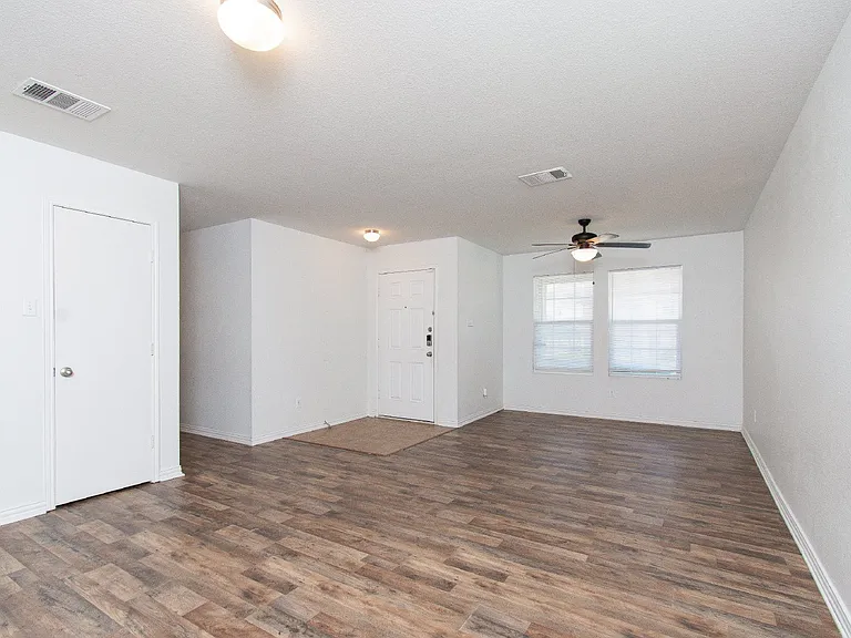 9007 Sandyford Ct — Photo 2