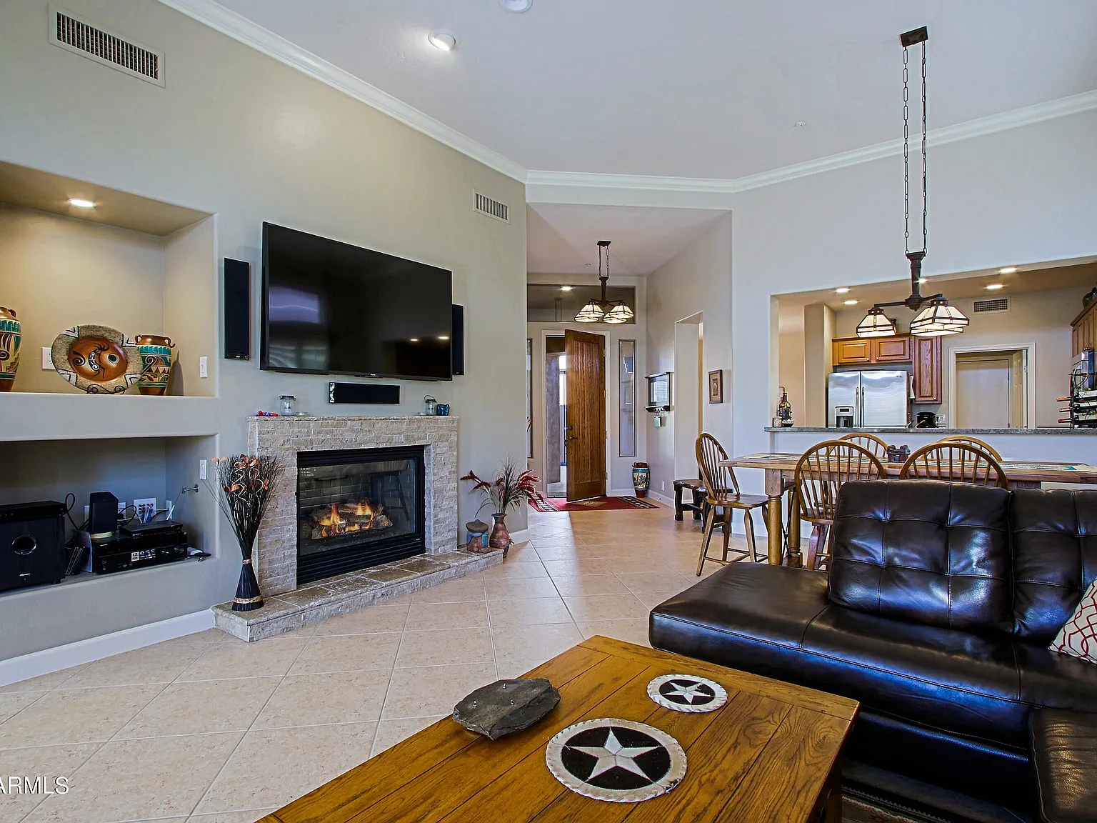 3 bed, 3.0 bath, 1931 sqft, $3,000 — Photo 3