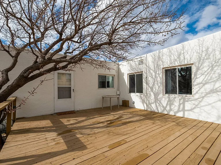 720 Carlisle Blvd SE — Photo 2