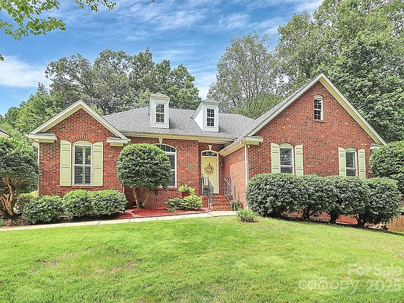 2nd image of 207 Chandeleur Dr