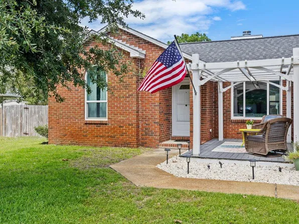 1840 Candlewood Dr, Navarre, FL 32566