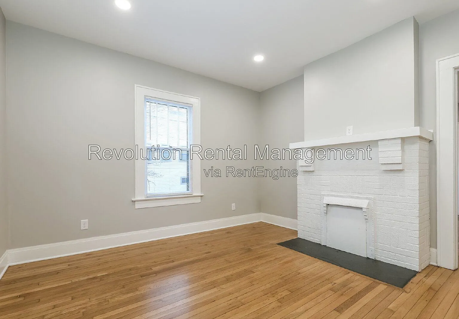 3 bed, 1.0 bath, 1200 sqft, $1,450 — Photo 3