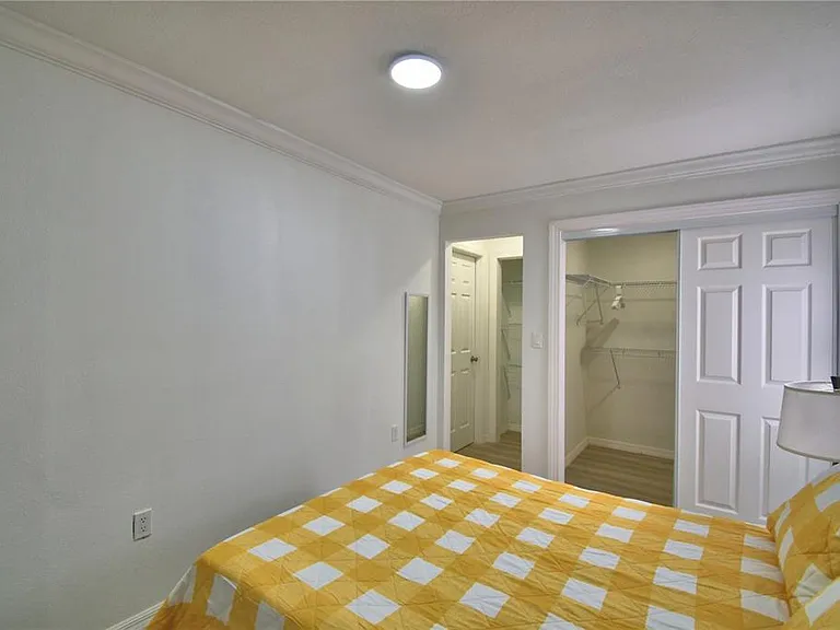 2405 Roslyn Ln #C — Photo 21