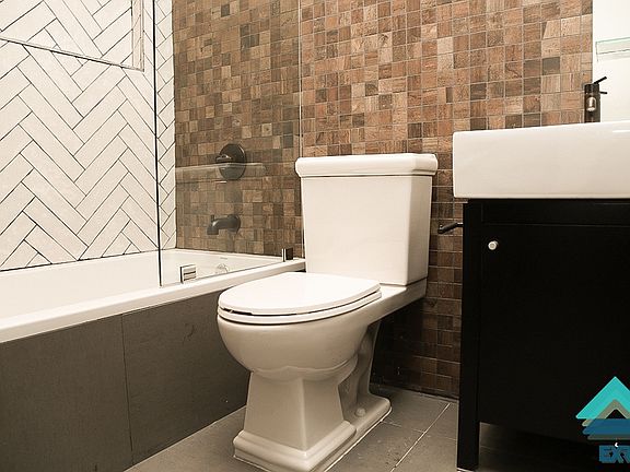 3rd image of 1355 Putnam Ave #3RKA