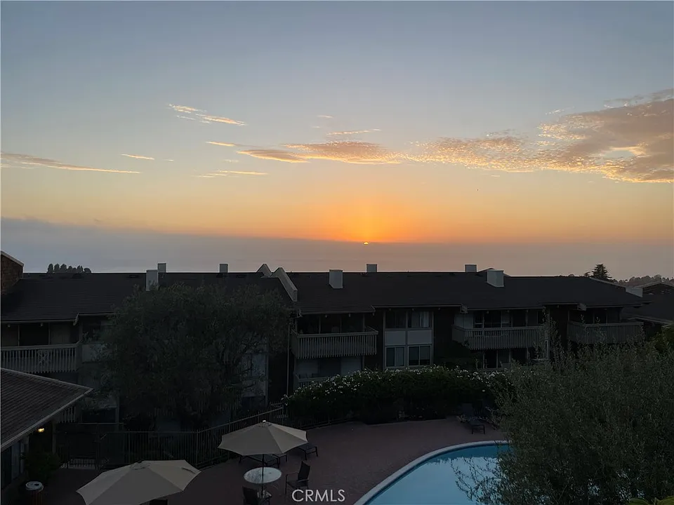 6542 Ocean Crest Dr