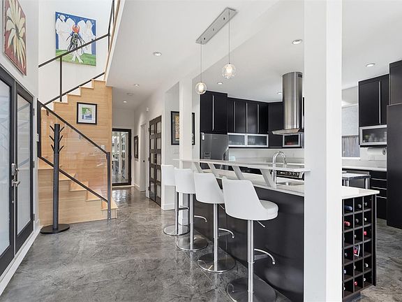 5th image of 838 Old Esquimalt Rd