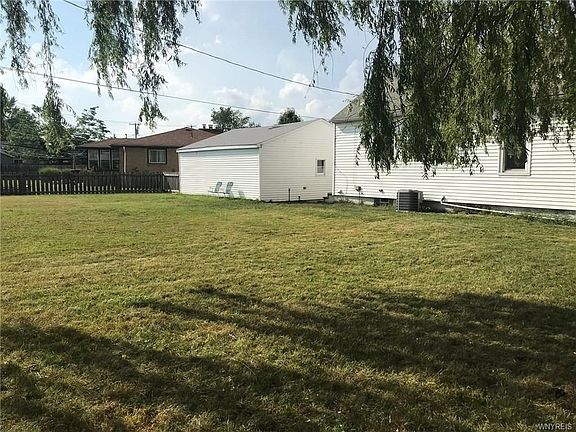 3rd image of 124 Woodcrest Dr