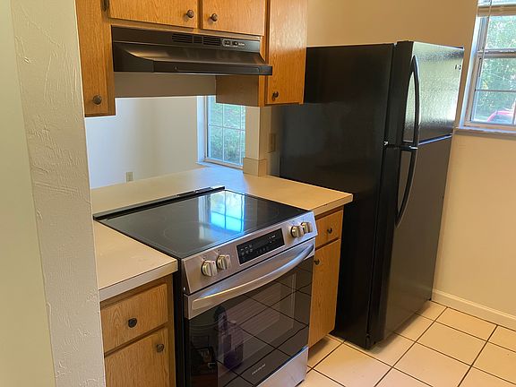 3rd image of 789 Livingston Ct