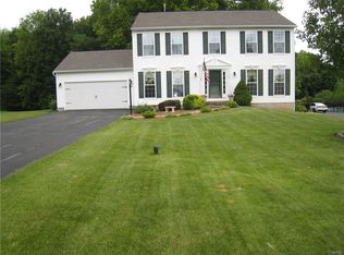 146 Raspberry Ln, Camillus, NY 13031