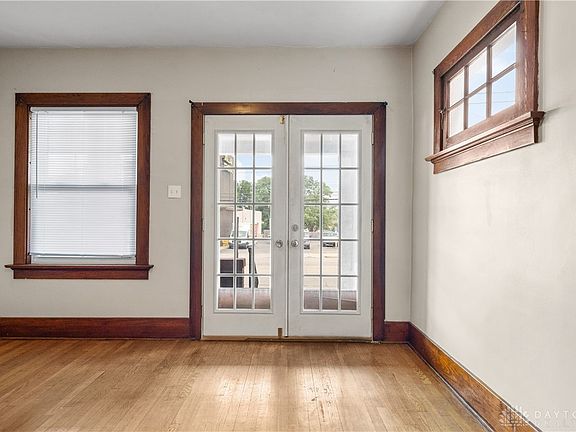 2nd image of 2822-2824 Linden Ave