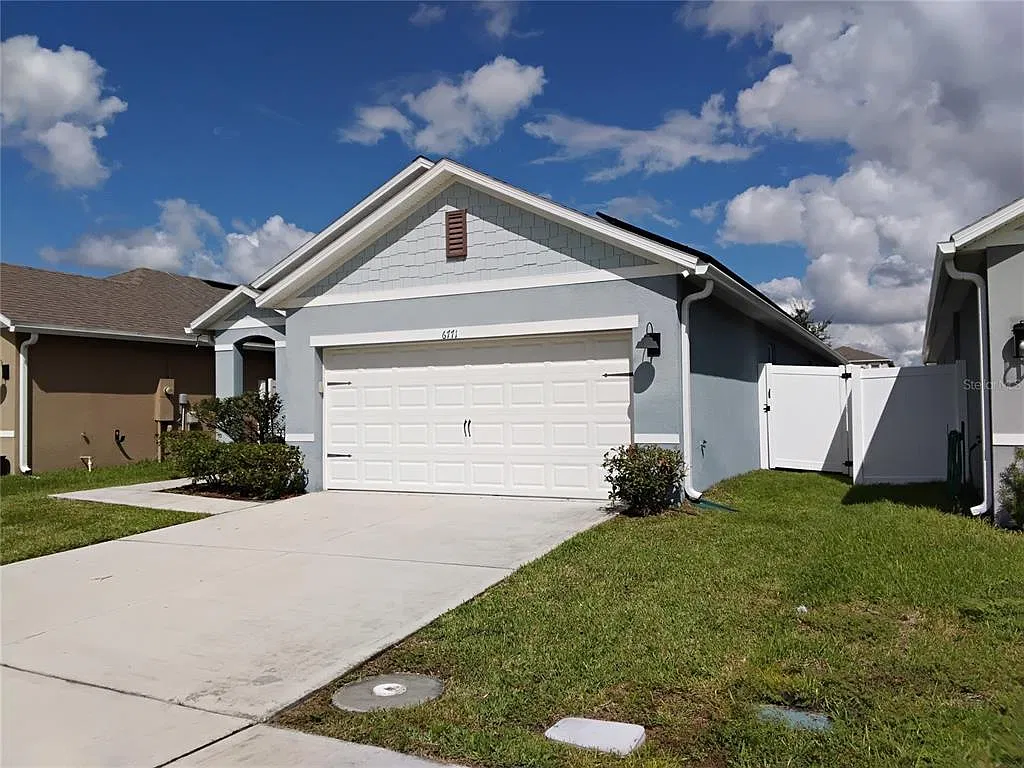 3 bed, 2.0 bath, 1645 sqft, $2,400 — Photo 3