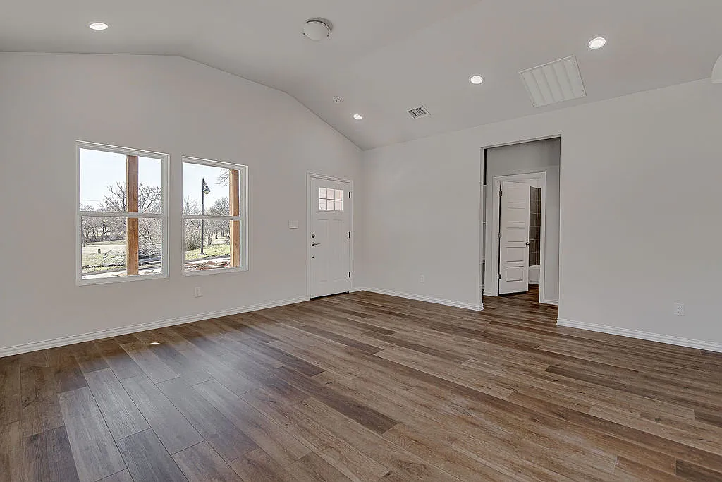 3 bed, 1338 sqft, $1,800 — Photo 3