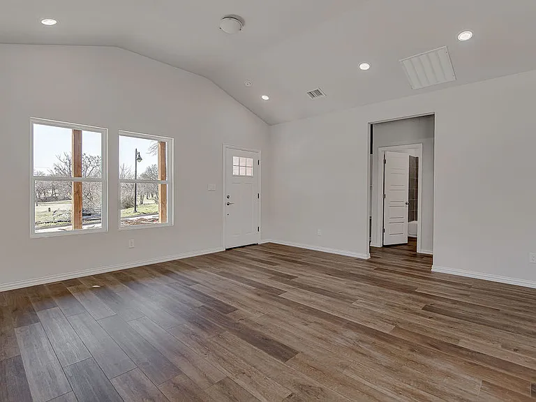 1649 E Terrell Ave — Photo 3