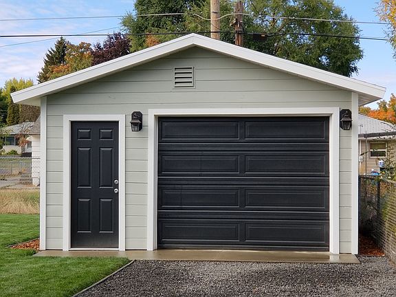 Detached Garage