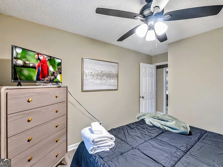 221 Remington Ln — Photo 16