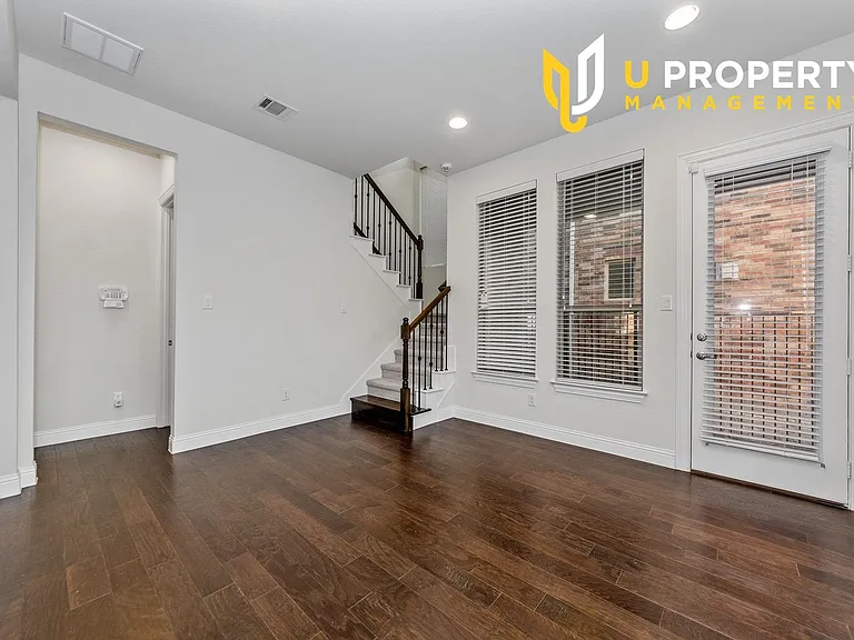 1017 Midland Dr — Photo 9