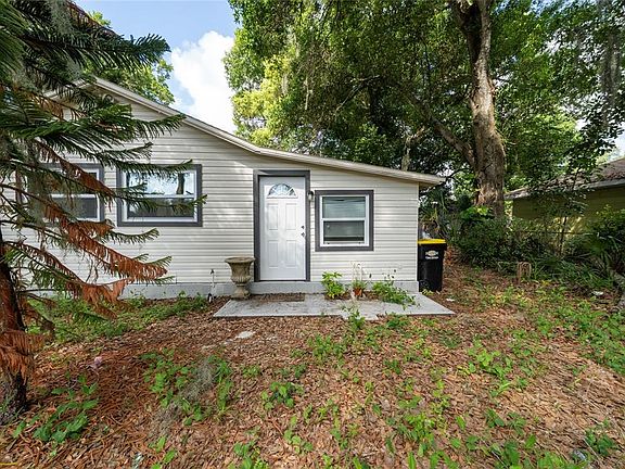 3rd image of 310 CORDOVA ROAD