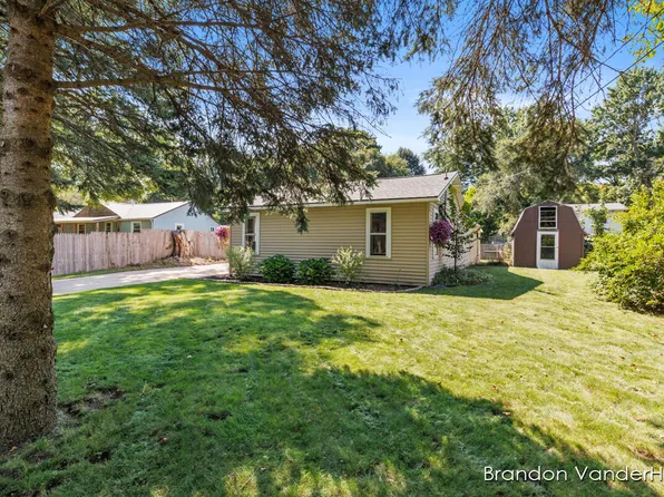 744 Fremont St, Middleville, MI 49333