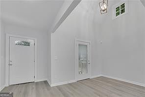 4th image of 42 Burbank Dr NW