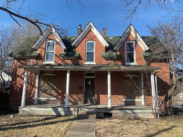 1st image of 215 E 2nd St