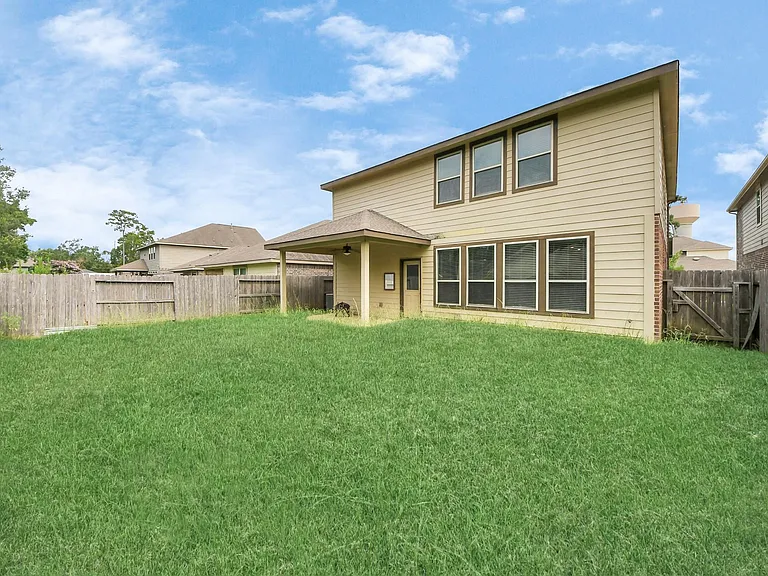 1437 Northwood Springs Dr — Photo 38