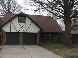 525 Larkspur Ln, Edmond, OK 73003