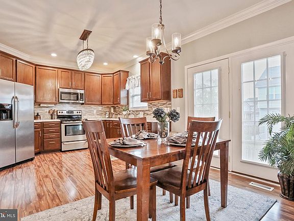 4th image of 59 Balmoral Ln