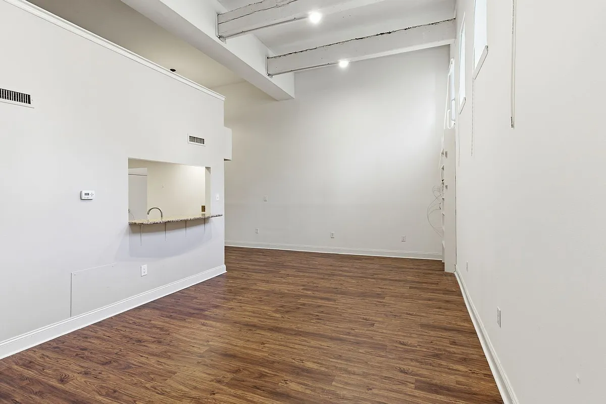Building Photo - 2837 Cambridge St #2