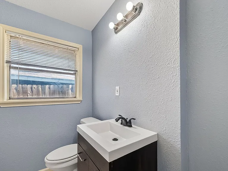 6022 Lyndhurst Dr — Photo 14