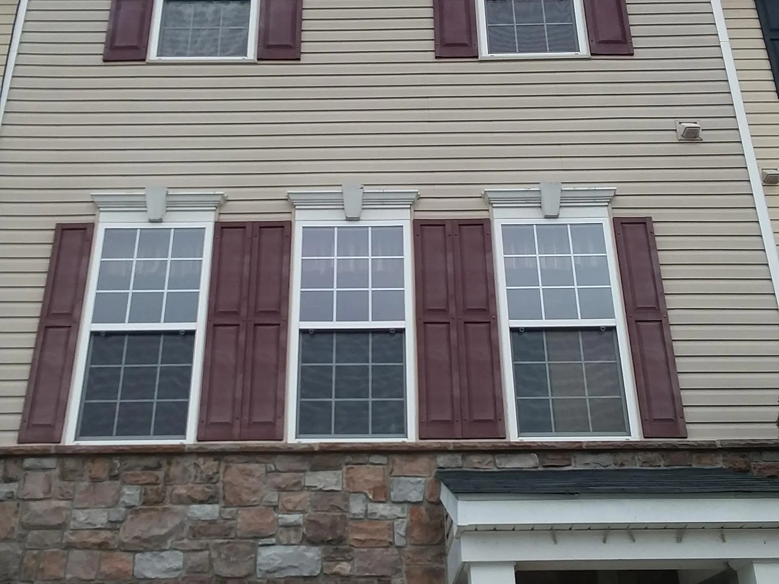 3 bed, 2000 sqft, $2,000 — Photo 1