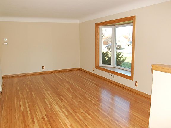 3rd image of 601 5th Ave S