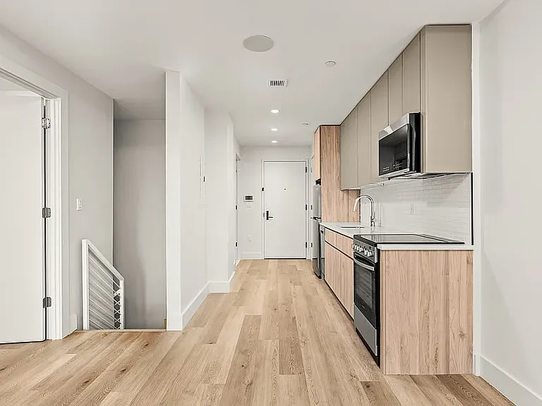 132 Willis Ave #122 — Photo 1