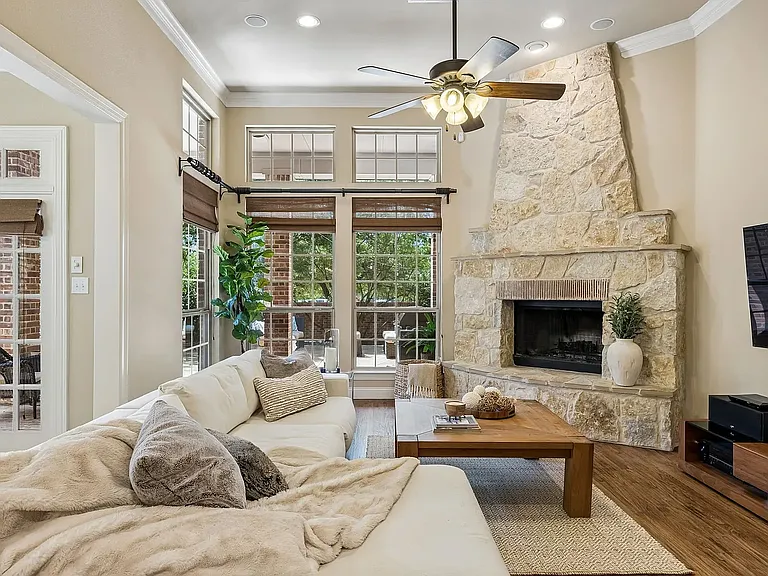 9004 Cypress Creek Rd — Photo 22