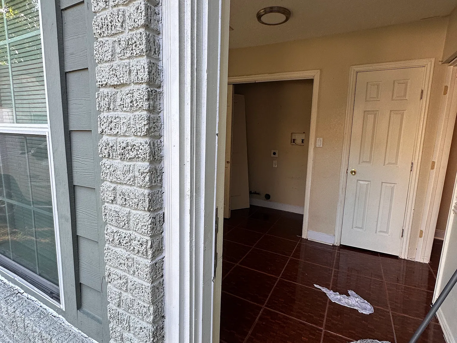 3 bed, 1.5 bath, 1403 sqft, $1,700 — Photo 3
