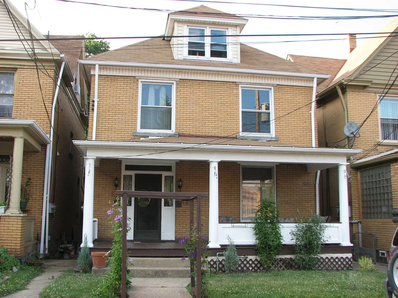 424 Robinson St photo 1