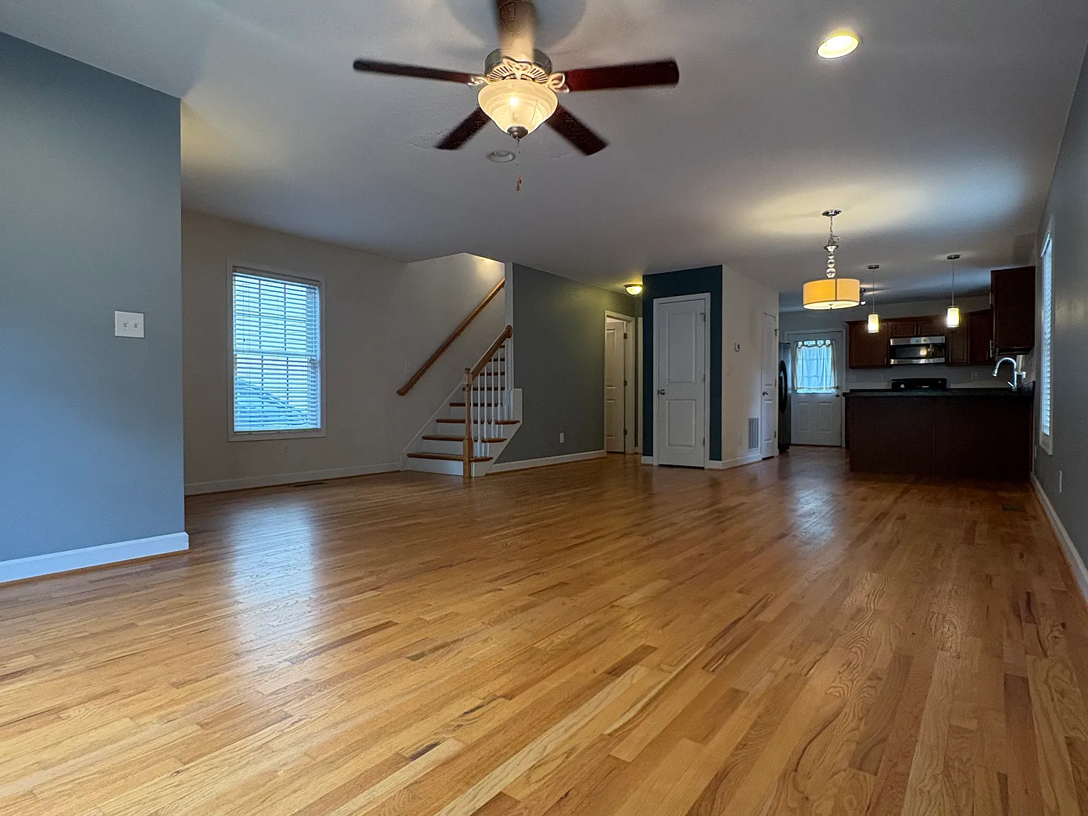 3 bed, 2.5 bath, 1638 sqft, $2,595 — Photo 2