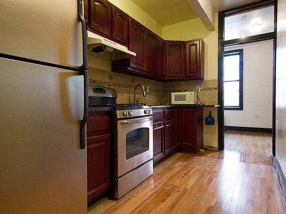 2nd image of 399 Linden St #2B