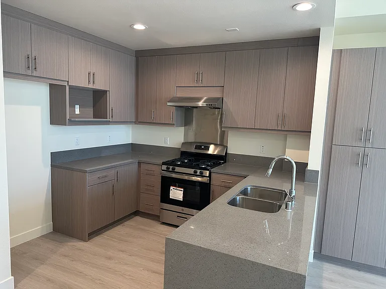 168 S Monterey St #422 — Photo 8
