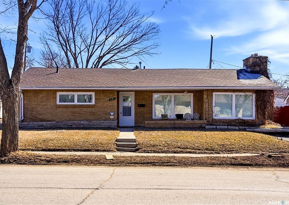 1st image of 321 Elphinstone STREET