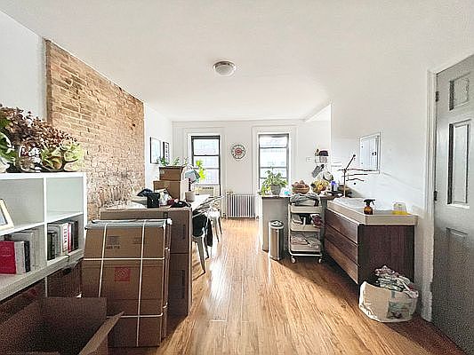 1st image of 162 Carroll St #3