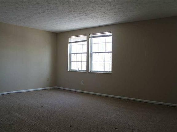 4th image of 10818 Lakehurst Ct