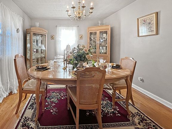 5th image of 193 Oakwood Cir