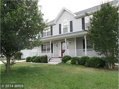 lOVELY FRONT PORCH