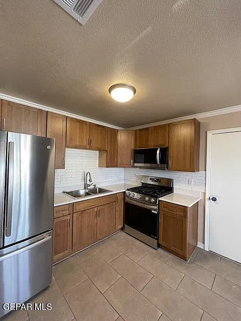 3 bed, 3.0 bath, 948 sqft, $1,600 — Photo 3