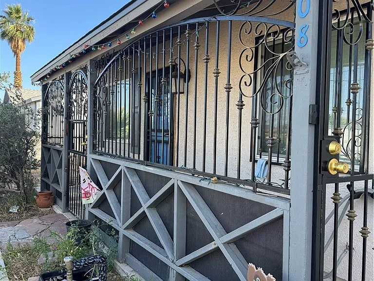 608 Greenhurst Rd — Photo 1