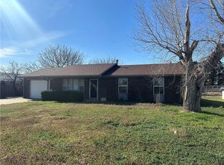 215 W 5th St, Duke, OK 73532