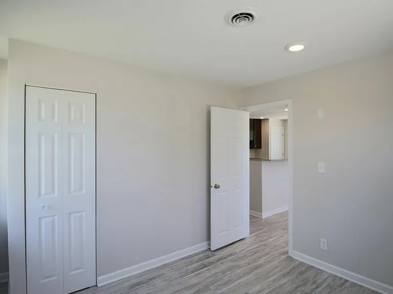 4023 E Elm Rd — Photo 9